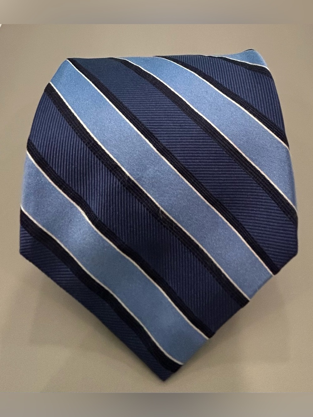 Daniel Cremieux 100% Silk Handmade Maid in the USA “Club Tie”